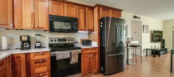 2 Bedroom Condo in Heart of Old Town