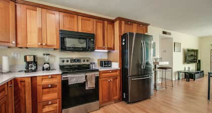 2 Bedroom Condo in Heart of Old Town