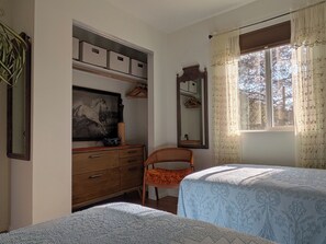 3 chambres, fer et planche à repasser, Wi-Fi, draps fournis