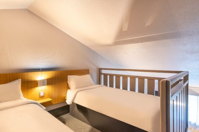 Chambres insonorisées, lits bébé