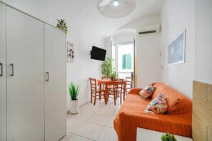 TV - Casa Tonia - Cozy apartment in the center (Monopoli)