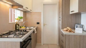 Private kitchen - Tonia - Cozy Central Apartment (Monopoli)