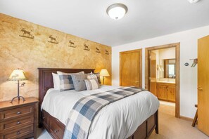 4 habitaciones, escritorio, tabla de planchar con plancha y wifi 