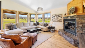 TV, fireplace, offices - *New Listing* 4 Bedroom House w/ Private Hot Tub (Big Sky)