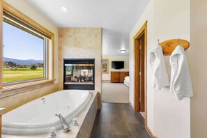 4 habitaciones, escritorio, tabla de planchar con plancha y wifi 