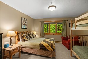 3 makuuhuonetta, silitysrauta/-lauta, Wi-Fi, vuodevaatteet