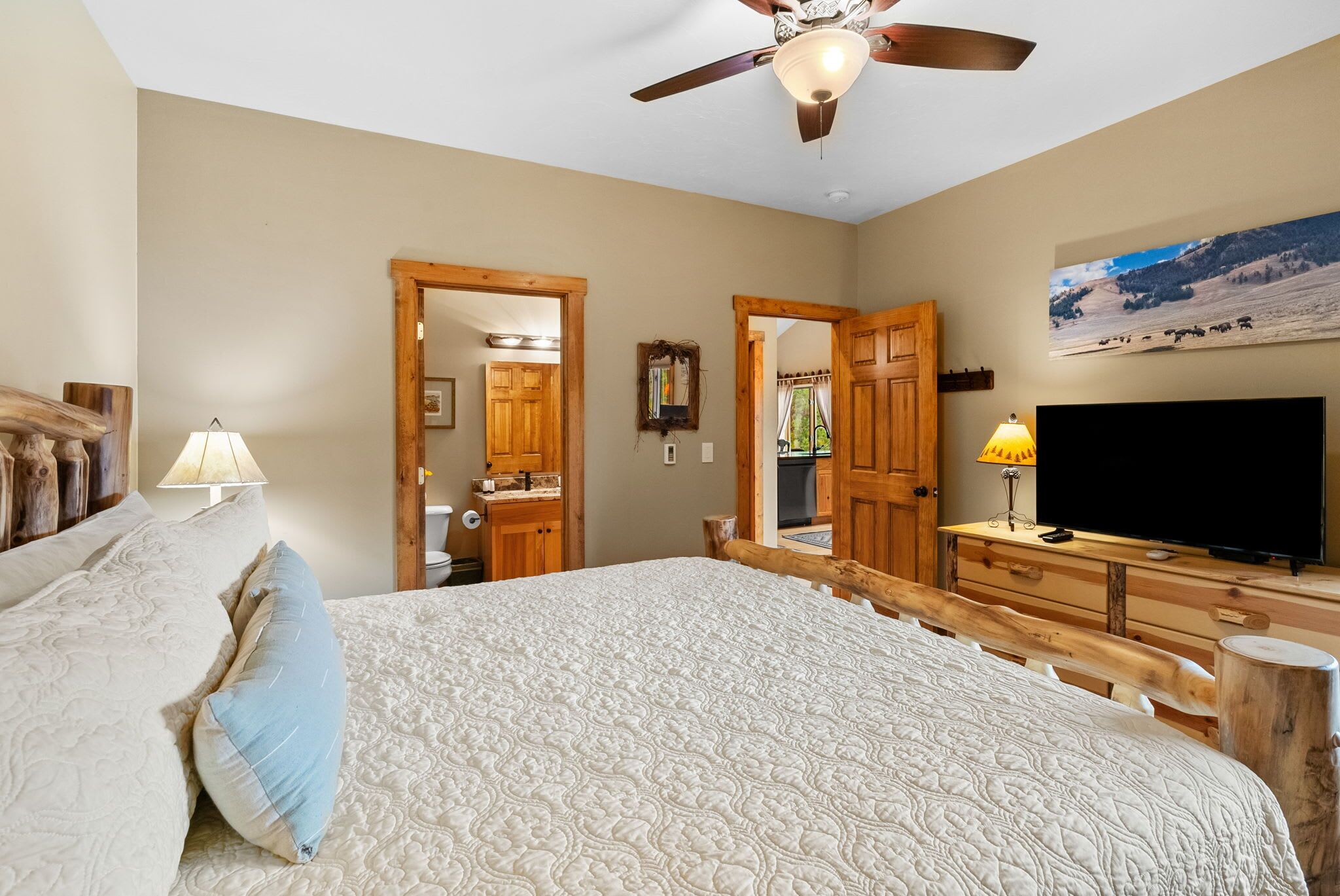 3 bedrooms, iron/ironing board, WiFi, bed sheets