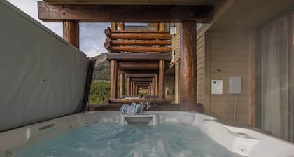 *New Listing* Ski-In/Ski-Out Chalet w/ Private Hot Tub