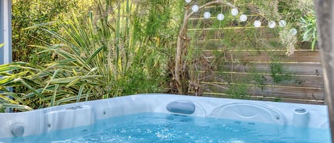 Bañera de hidromasaje exterior