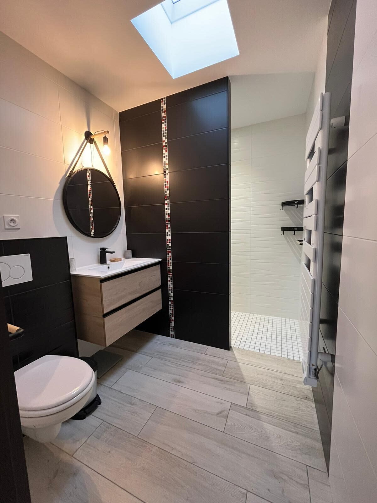 Een douche, handdoeken