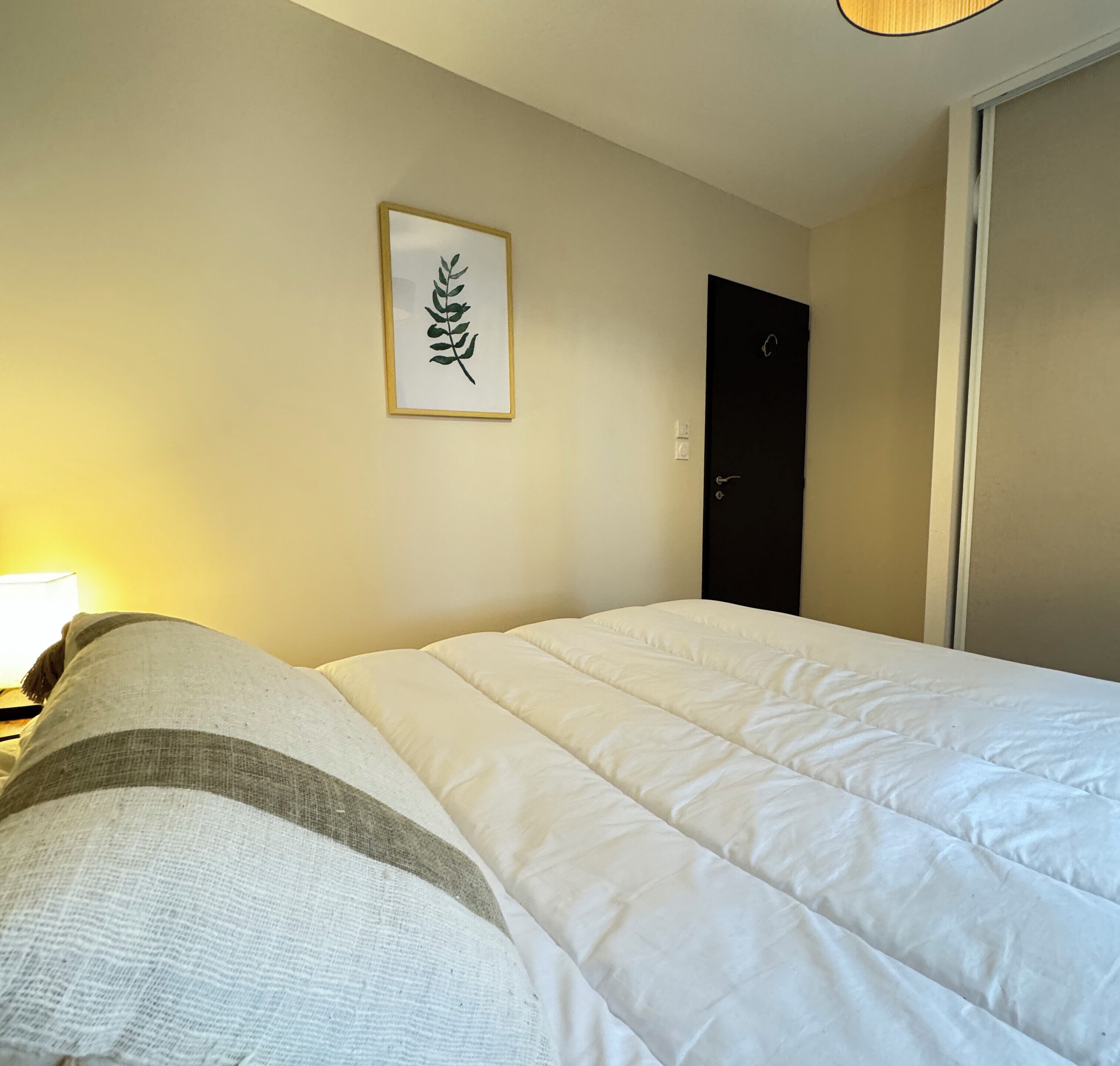 4 habitaciones, tabla de planchar con plancha, cuna de viaje y wifi 