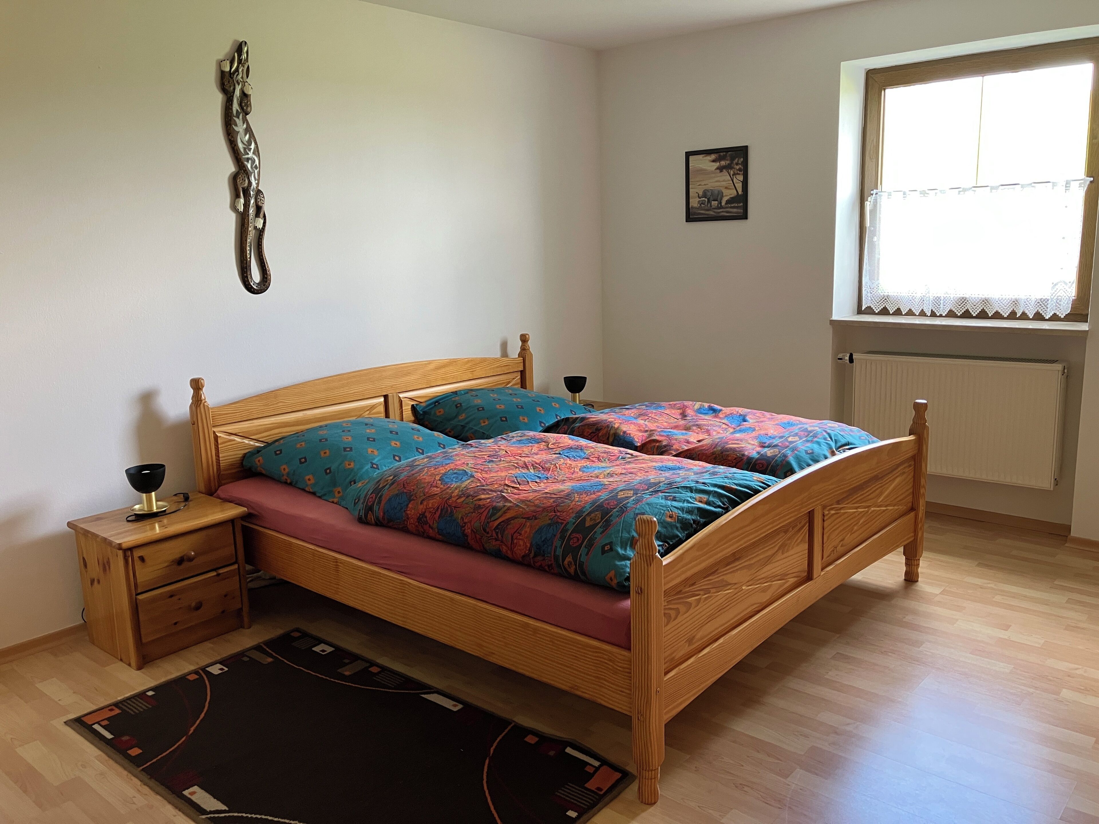 3 Schlafzimmer, Schreibtisch, Bügeleisen/Bügelbrett, Reisekinderbett