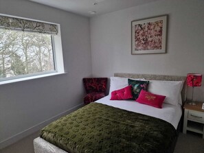 3 室のベッドルーム、アイロン / アイロン台、WiFi、ベッドシーツ