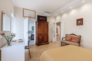 3 chambres, fer et planche à repasser, Wi-Fi, draps fournis