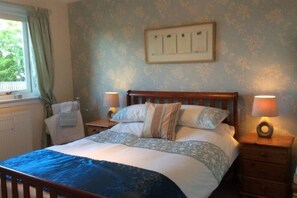3 bedrooms, desk, iron/ironing board, travel cot