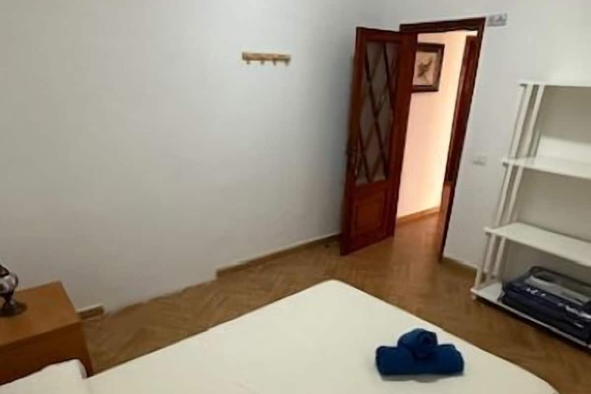 Grand Room, 1 King Bed