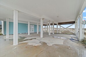 Hus - flere senge (Our Derby Dunes) | Overnatningsstedets område