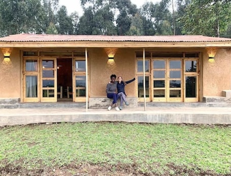 Exterior. Terracotta Kinigi