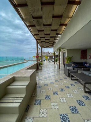 Familieleilighet | Basseng | Utendørsbasseng