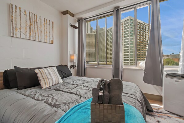 3 bedrooms, iron/ironing board, WiFi, bed sheets