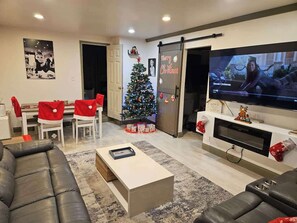 TV, offices - Modern 3BR Condo  Heart of ATL (Atlanta)