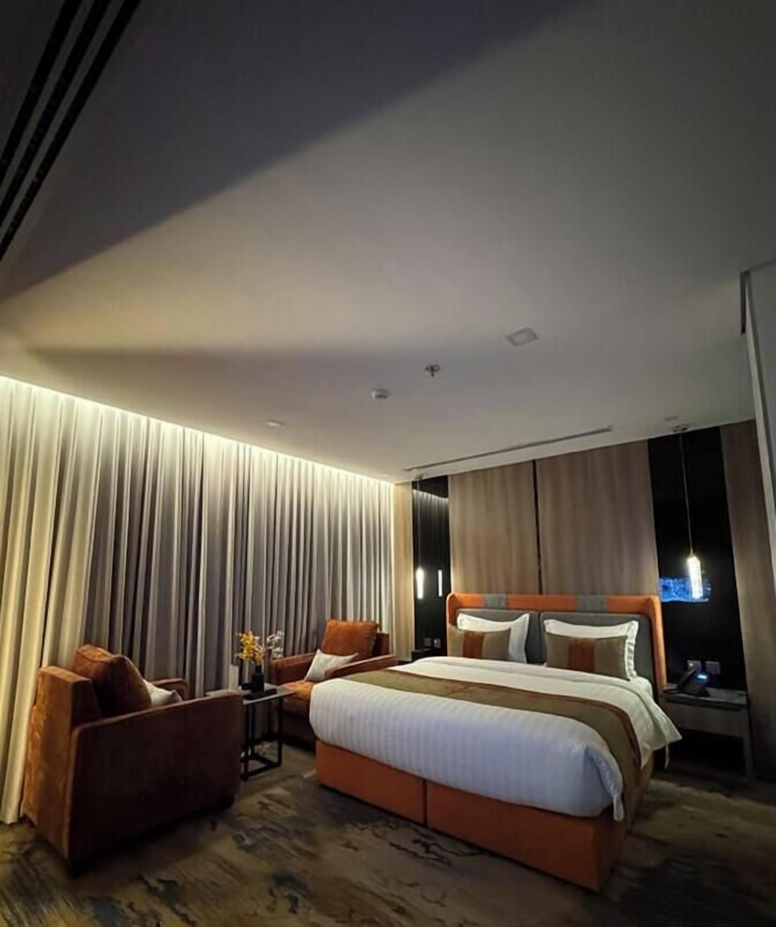 Caja fuerte y espacio para trabajar con un portátil