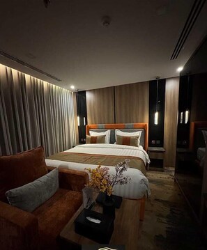 Chambre Double Familiale, vue ville | Coffres-forts dans les chambres