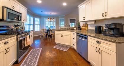 Charming Pet-Friendly Ranch Retreat w/ Screened-in Patio and Fire-Pit!
