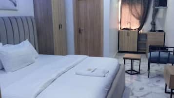 Standard Studio Suite, City View | WiFi (free), bed sheets