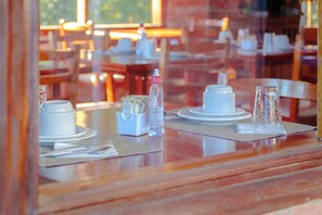 Free daily continental breakfast - VELINN Pousada Dom Sossego (Monte Verde)