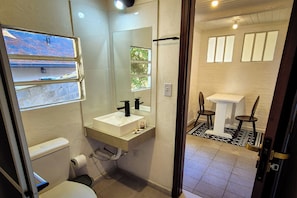 Junior Room | Bathroom | Shower, free toiletries, towels, soap