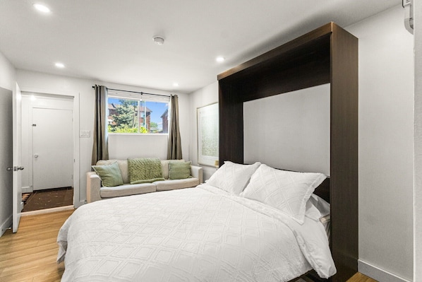 Strykjärn/strykbräda, wi-fi och sängkläder