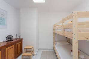 2 chambres, fer et planche à repasser, lit parapluie, Wi-Fi