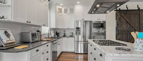 Køleskab, mikrobølgeovn, ovn, opvaskemaskine