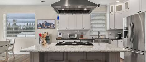 Frigorífico, microondas, horno y lavavajillas