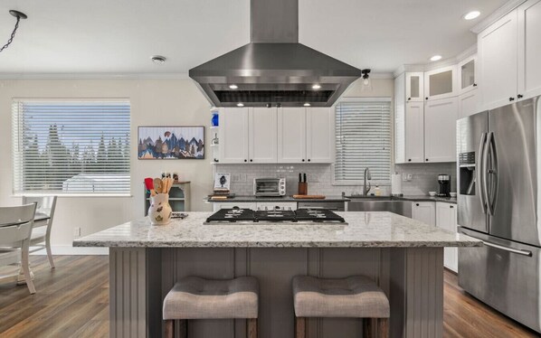 Fridge, microwave, oven, dishwasher