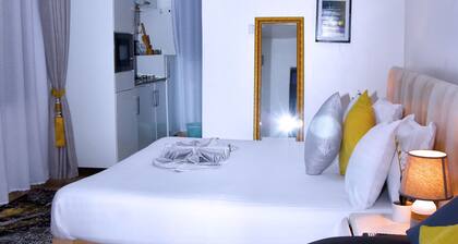 Cozy Studio Near UN Base | 5-Min Drive to Entebbe Airport