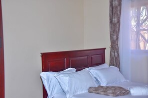 Iron/ironing board, WiFi, bed sheets