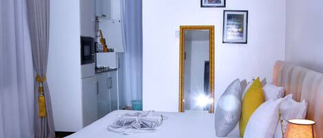 Fer et planche à repasser, Wi-Fi, literie fournie