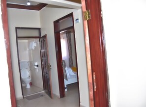 Serviettes fournies, savon, papier de toilette