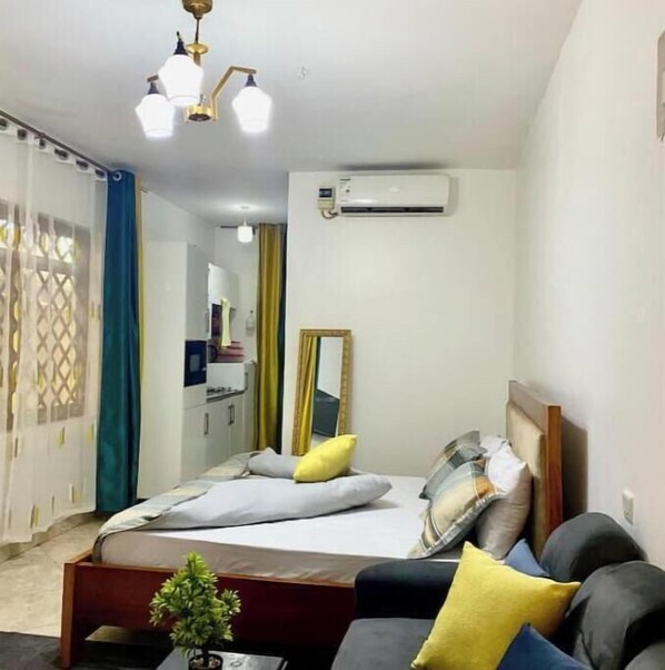 Iron/ironing board, WiFi, bed sheets - Maj’s Rental (Entebbe)