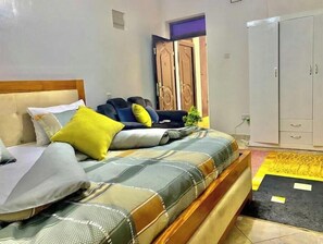 Iron/ironing board, WiFi, bed sheets - Maj’s Rental (Entebbe)