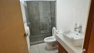 Casa familiar, cocina, junto a la alberca | Baño