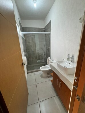 Family House, Kitchen, Poolside | Bathroom