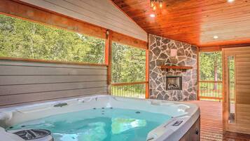 Indoor spa tub