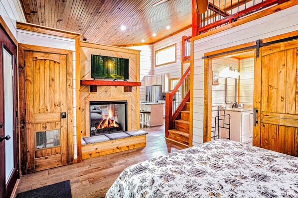 2 bedrooms, desk, iron/ironing board, free WiFi