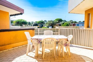 تناول الطعام بالخارج