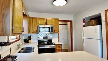 Studio (4 Bedrooms) | Property amenity