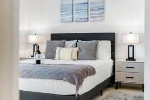 3 chambres, fer et planche à repasser, Wi-Fi, draps fournis