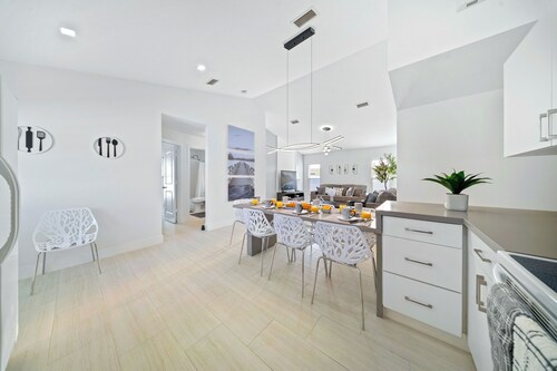 "Refuge with jacuzzi, gazebo, bonfire, 10 minutes from the sea."